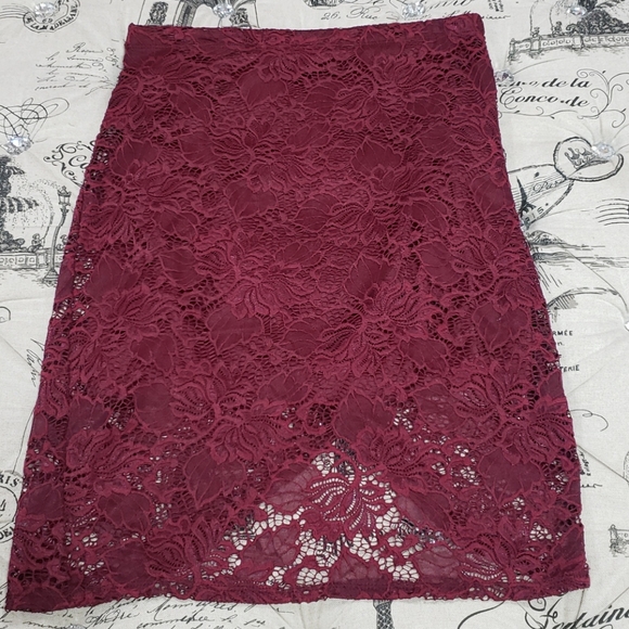 CURVY SENSE LACE SKIRT - Picture 4 of 4